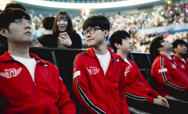 LPL 夏季分赛第5周第2天： CRISP 对阵 MISSING ， Rare Atom 对阵 ThunderTalk Gaming 。