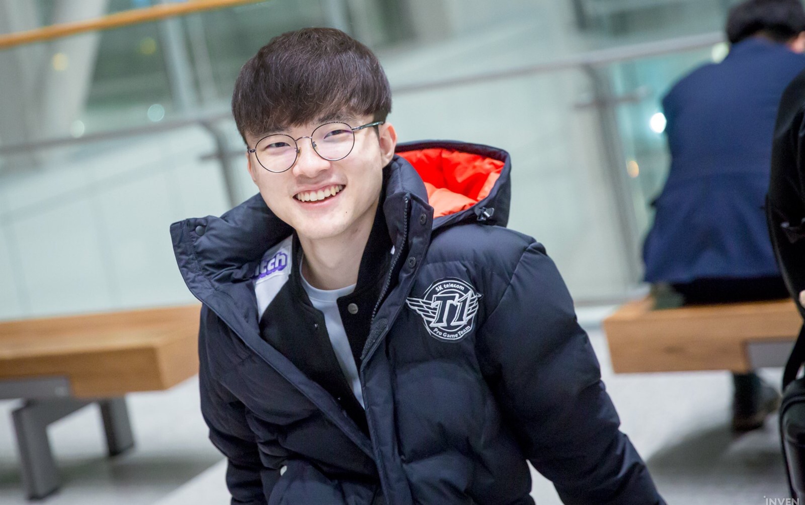 Anyone's Legend 在 LPL 2025 年第二轮小组赛中领先